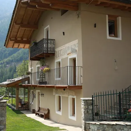 Alojamento de Acomodação e Pequeno-almoço Uja 3*